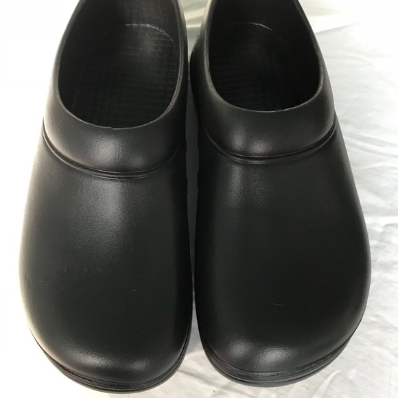 non slippery shoes for restaurant